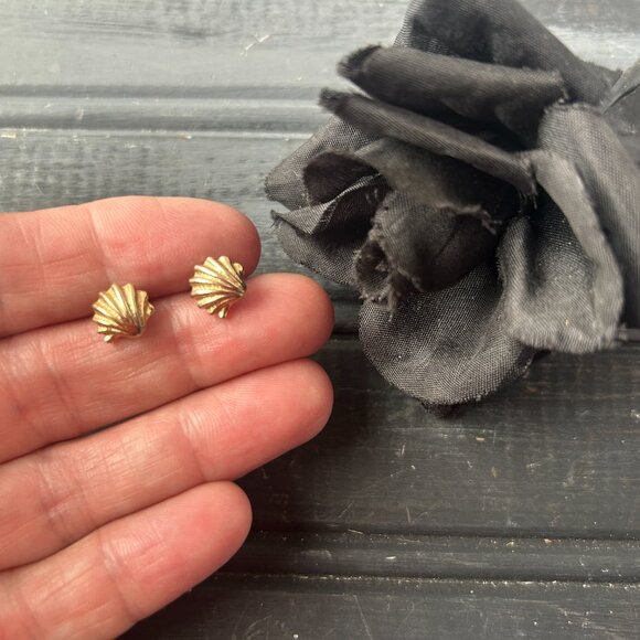 Small Vintage Earring Lot (Lot of 8) - Picture 4 of 9